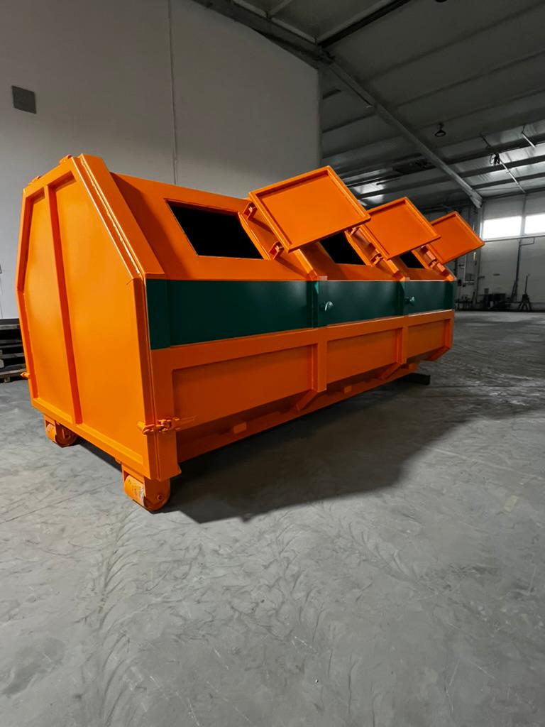Abrollcontainer mit Klappen, geöffnet